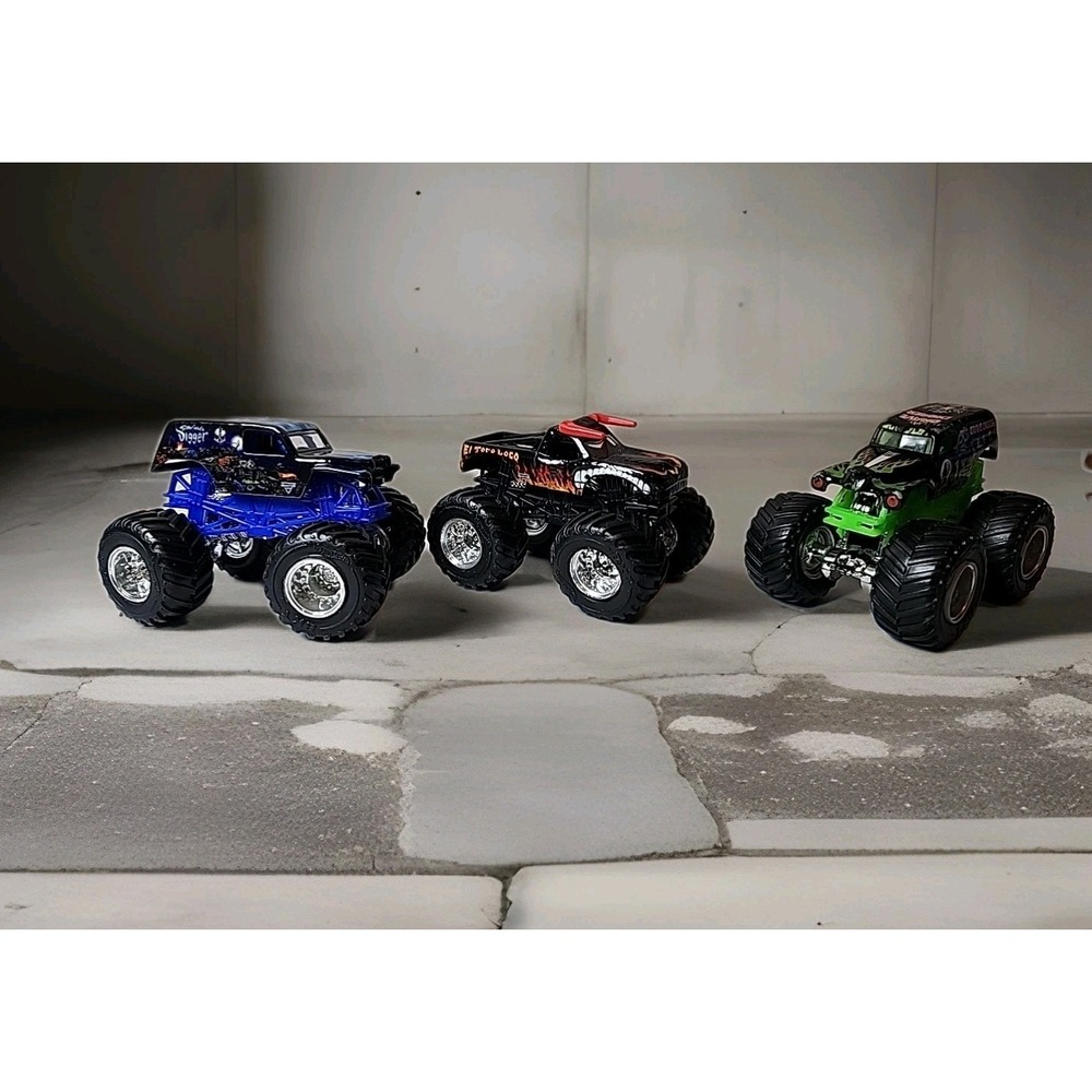 Lot 3 Hot Wheels Monster Jam Trucks Grave Digger, El Toro Loco, Son Uva Digger